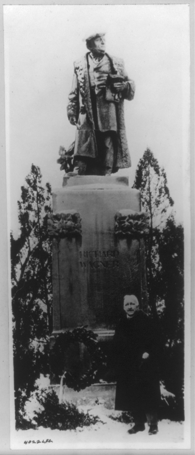 [Siegfried Wagner standing by statue of his father, Richard Wagner, Cleveland, Ohio], 1924 March 7. — historic photograph