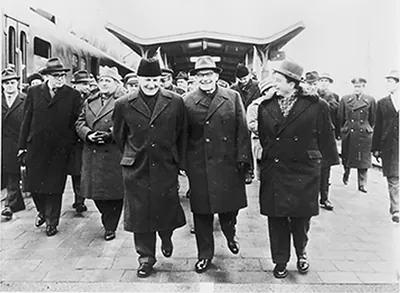 [Hungarian Prime Minister János Kádár and Polish First Secretary W. Gomulka at the railway station, when the Hungarian delegation for Warsaw Pact meeting arrived, Warsaw]