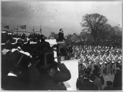 [Theodore Roosevelt making inauguration speech on steps of the U.S. Capitol]