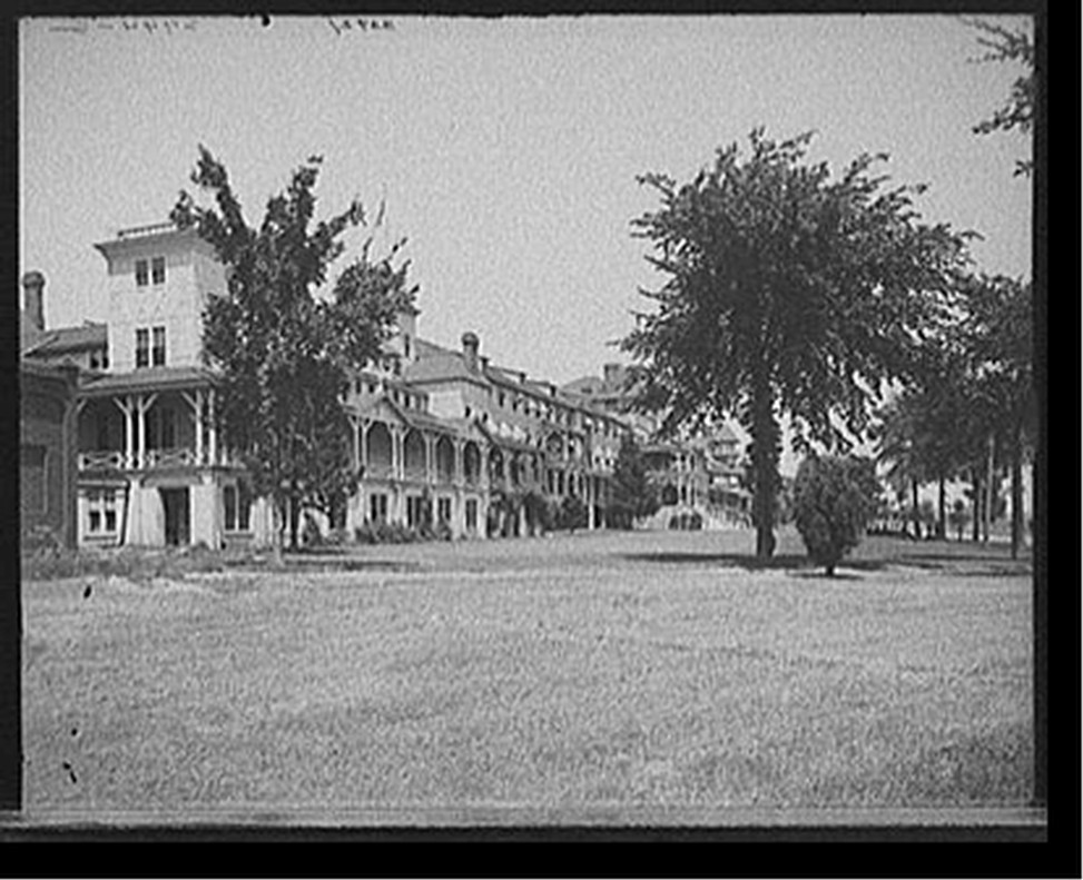 [Hotel Oakland, St. Clair, Mich.], [between 1900 and 1906] — historic photograph