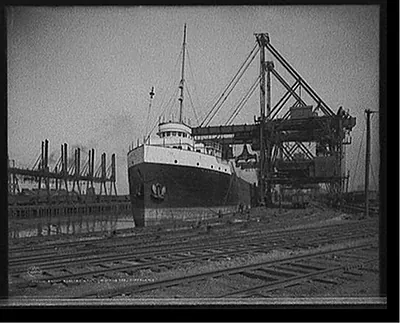 Brown electric hoist, unloading ore, Buffalo, N.Y.