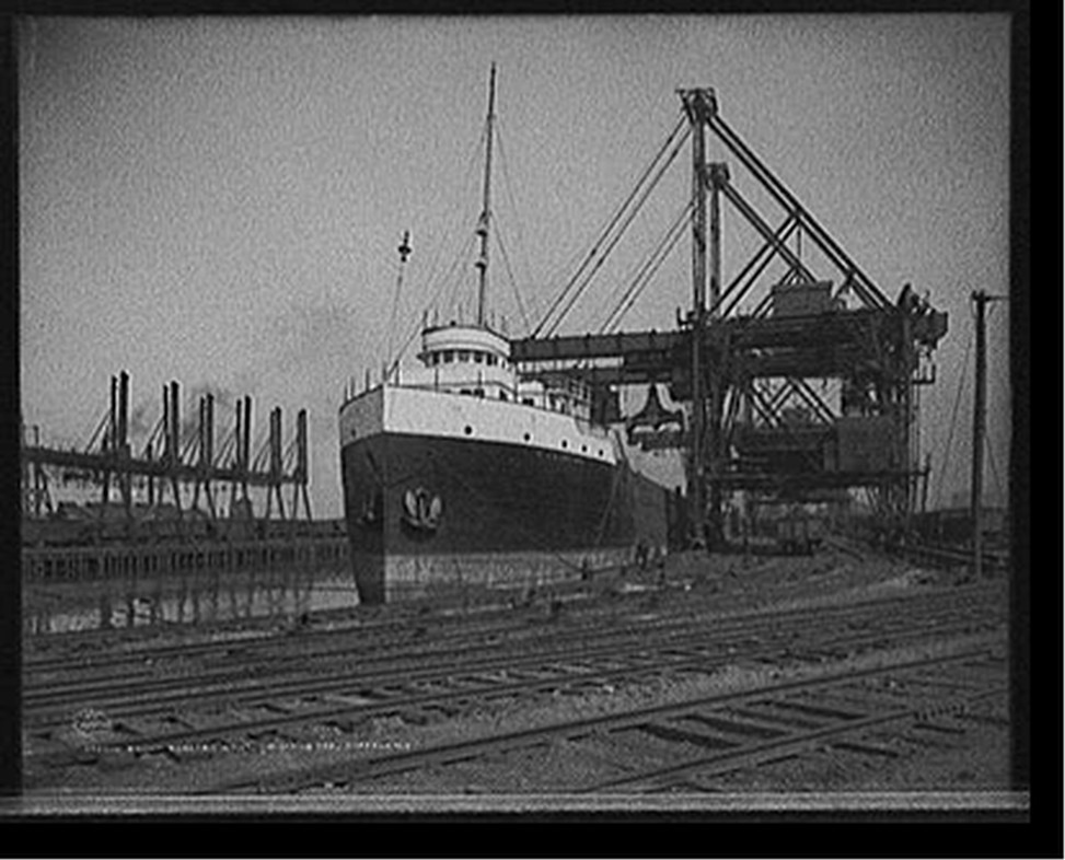 Brown electric hoist, unloading ore, Buffalo, N.Y., c1908. — historic photograph