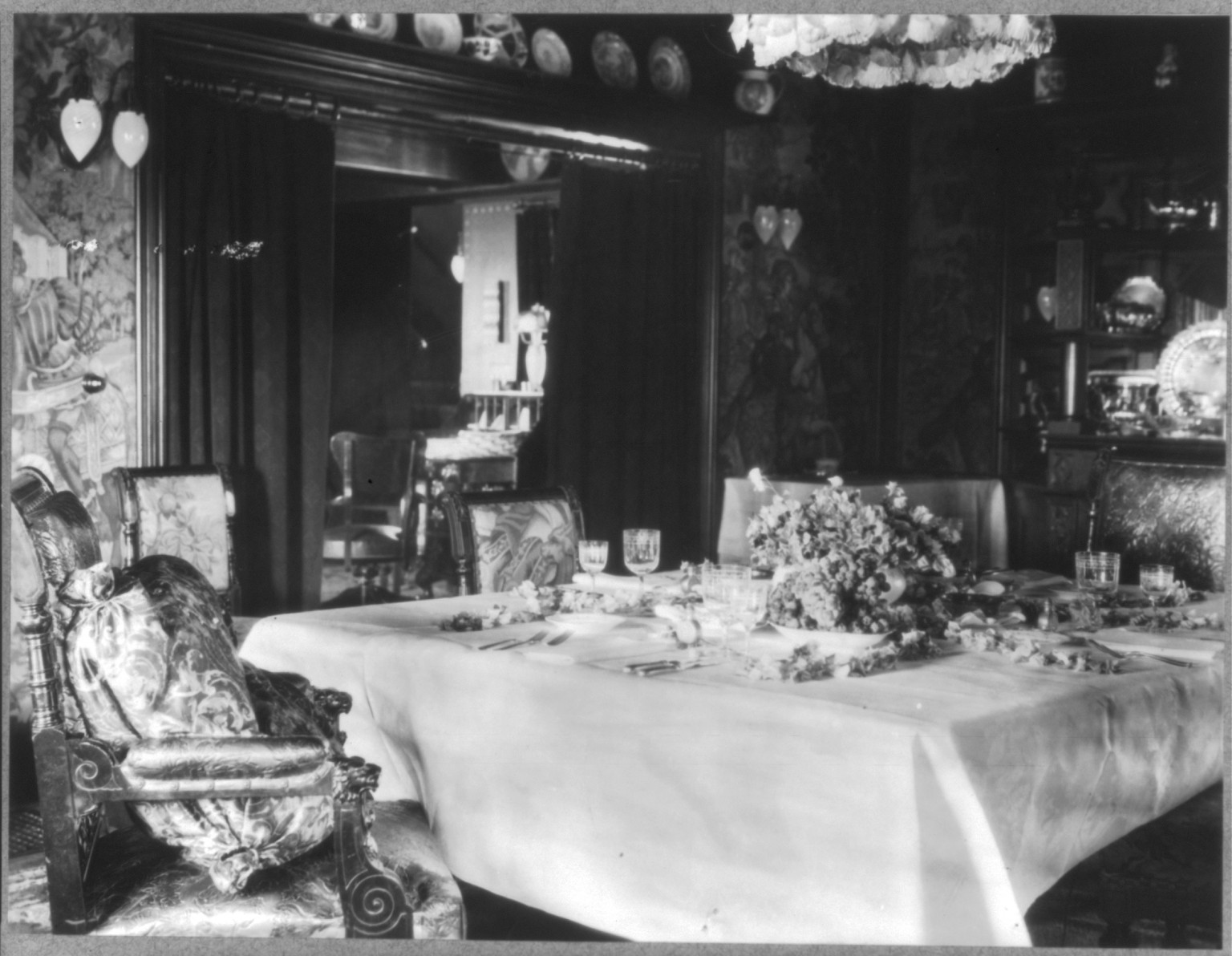 [Mrs. Phoebe Apperson Hearst's home, Pleasanton, Cal.: dining room with table setting for four], [192-] — historic photograph