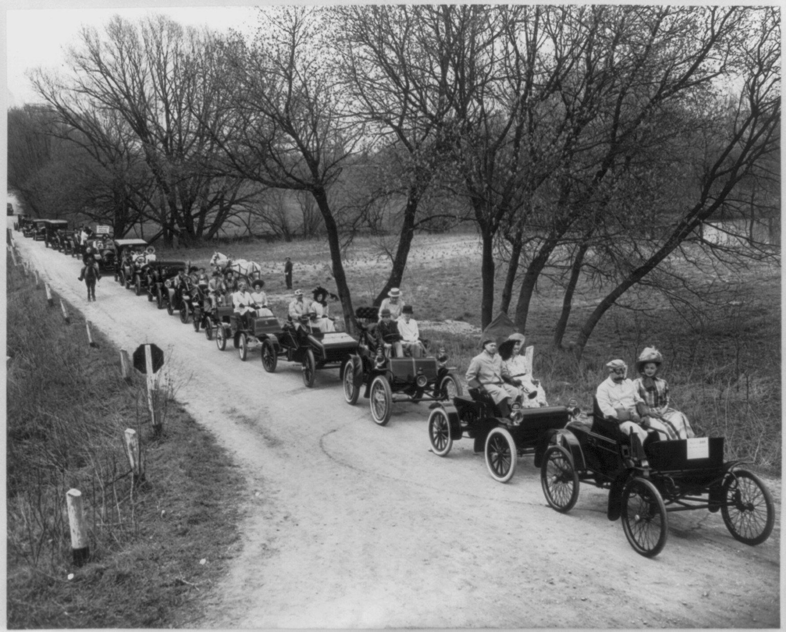 Antique automobiles lined up for the parade at the press preview of the Motor City Cavalcade, Franklin Village, Mich., [193-?] — historic photograph