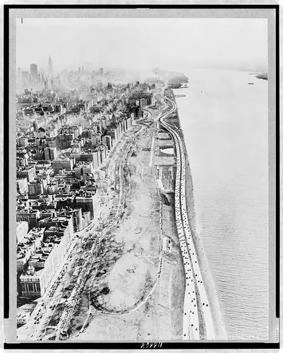 Aerial view of Riverside Drive and Henry Hudson Parkway in New York / Fairchild Aerial Surveys, Inc.