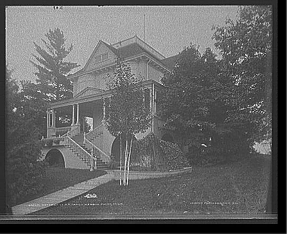 Cottage of H.P. Tracy, Harbor Point, Mich., [between 1900 and 1905] — historic photograph