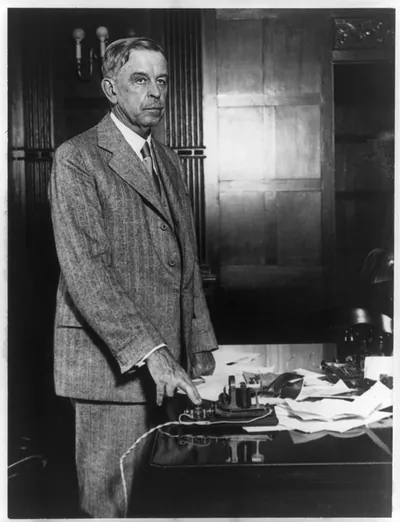Secretery Work opens Yellowstone Park for season. Secretary of the Interior Hubert Work pressing the telegraph key in his office at Washington, which gave the signal for the opening of Yellowstone National Park