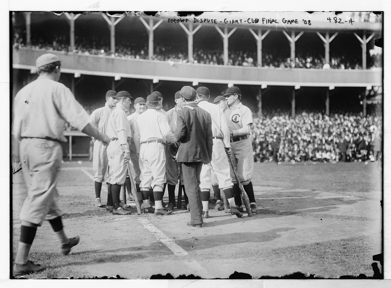 Dispute on field; Cubs at Giants, Polo Grounds- final game (baseball), [1908 Oct. 8] — historic photograph