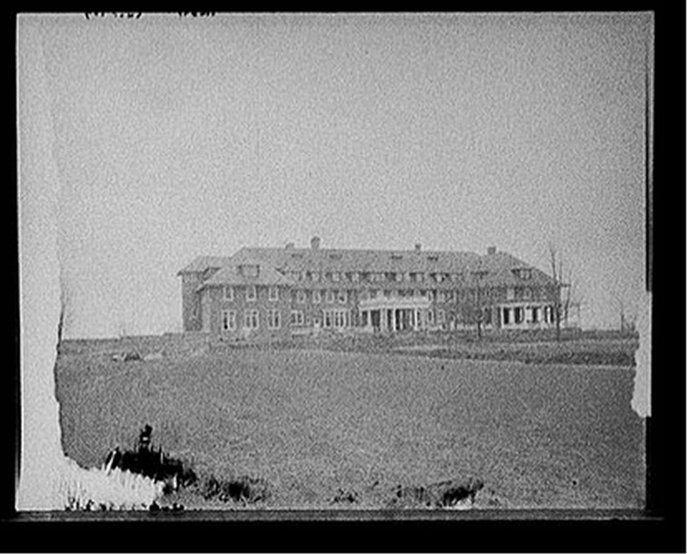 [Grosse Pointe country club, Detroit, Mich.], [between 1900 and 1910] — historic photograph