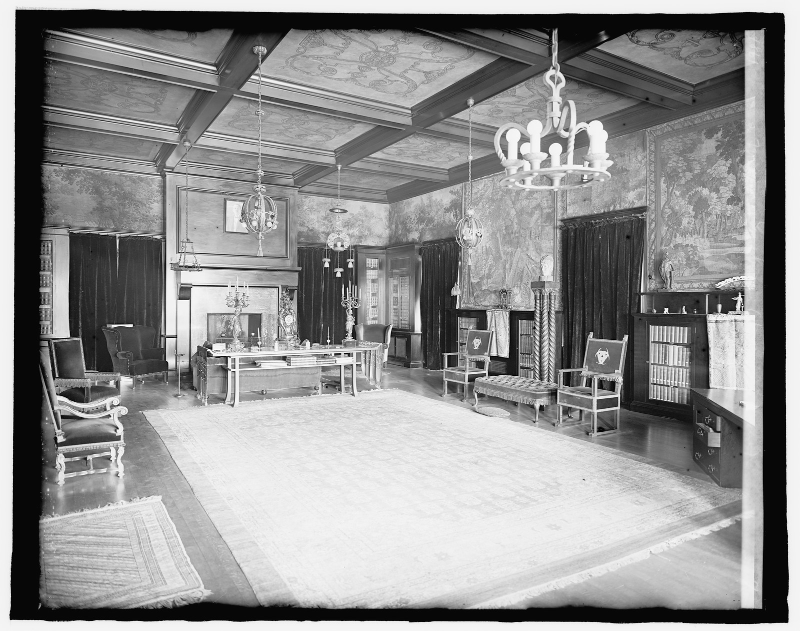 Mexican Embassy, [Washington, D.C.], drawing room, [between 1916 and 1917] — historic photograph
