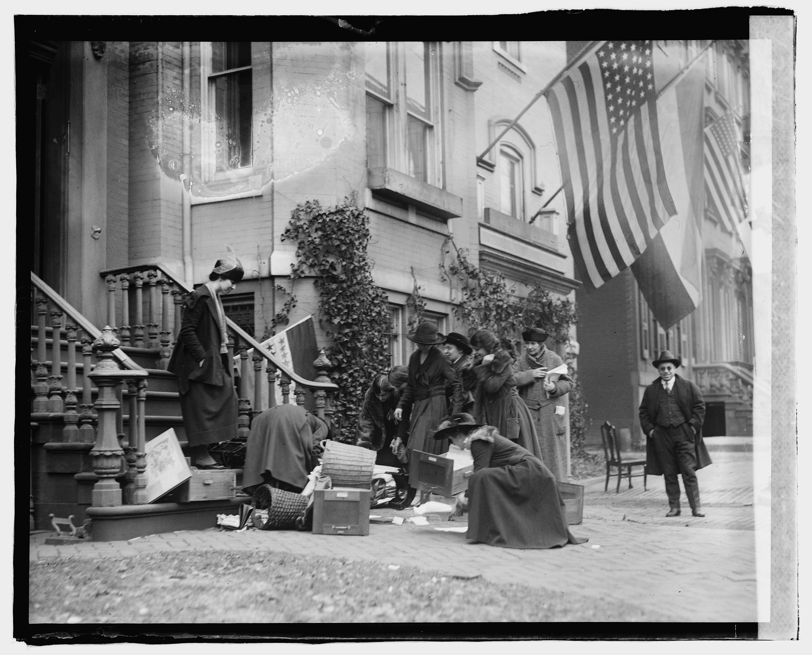 Suffrage fire, 1920 January 7. — historic photograph