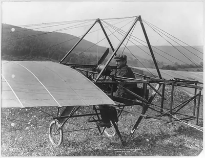 Bert Beavers in his monoplane, June 26, 1910