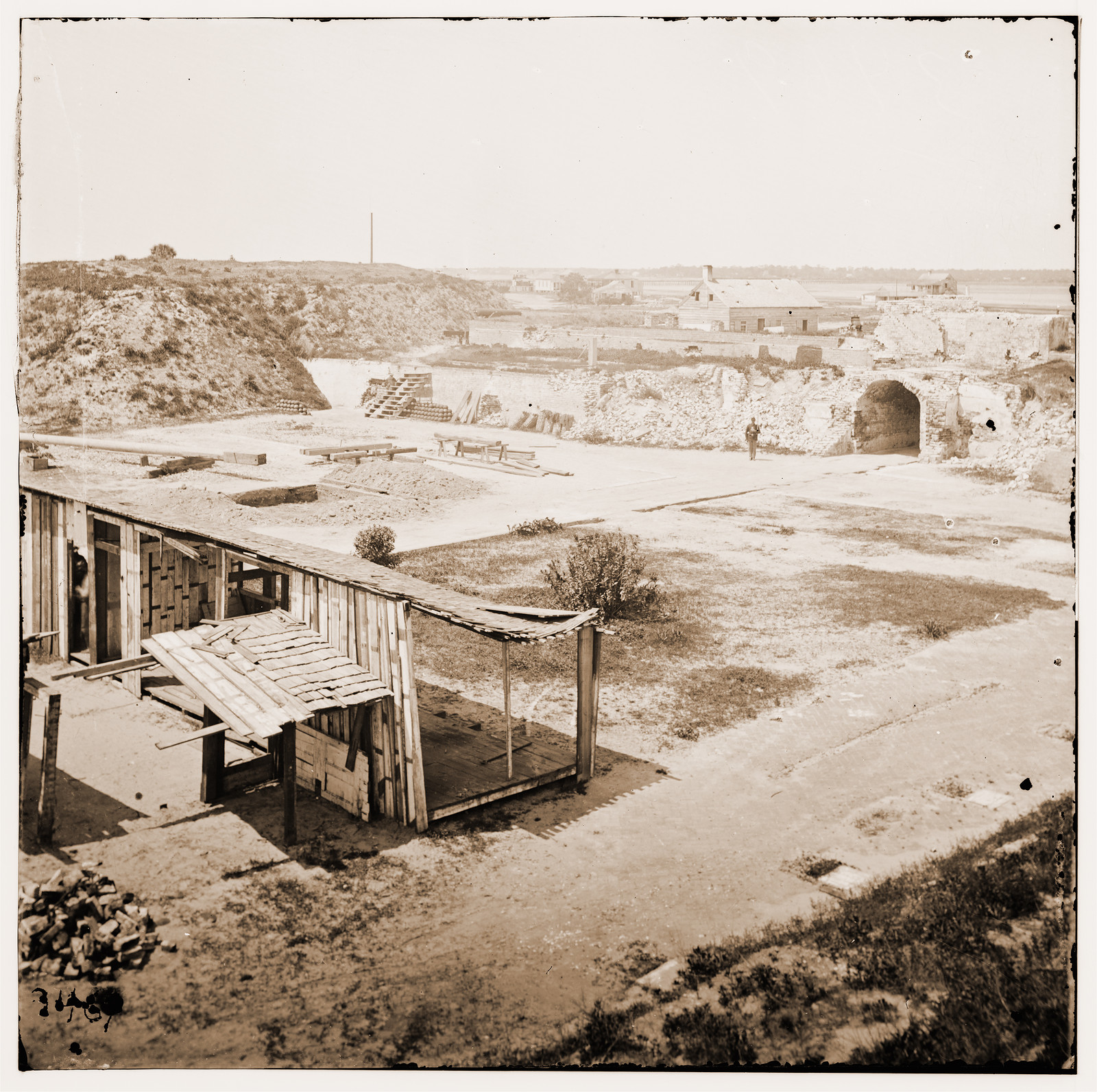 Charleston South Carolina (vicinity). Interior view of Fort Moultrie. (Sullivans Is, 1865 — historic photograph