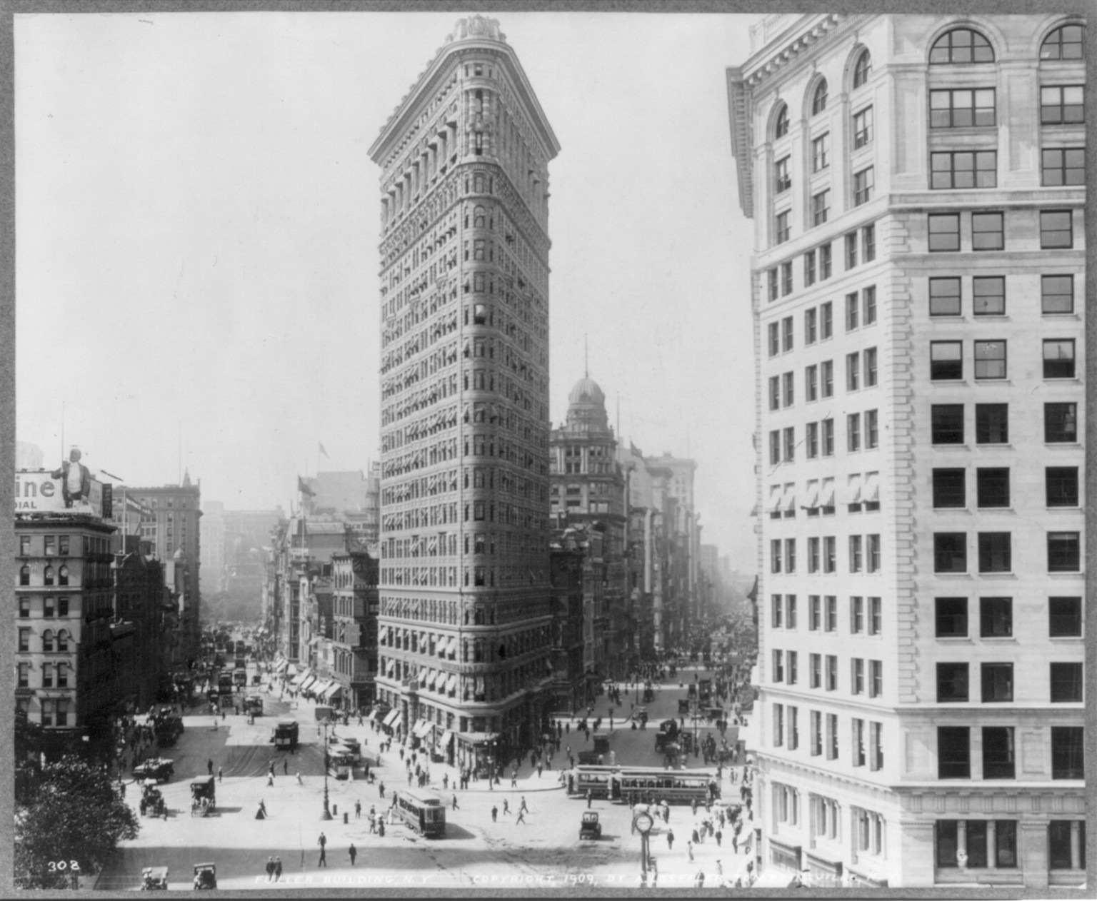 Fuller [Flatiron] Building, N.Y., c1909. — historic photograph