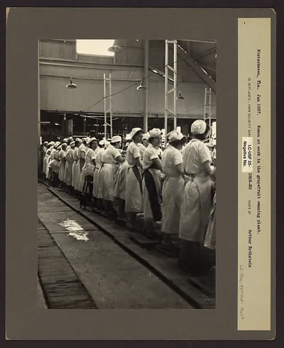 Women at work in the grapefruit canning plant, Winter Haven, Fla.