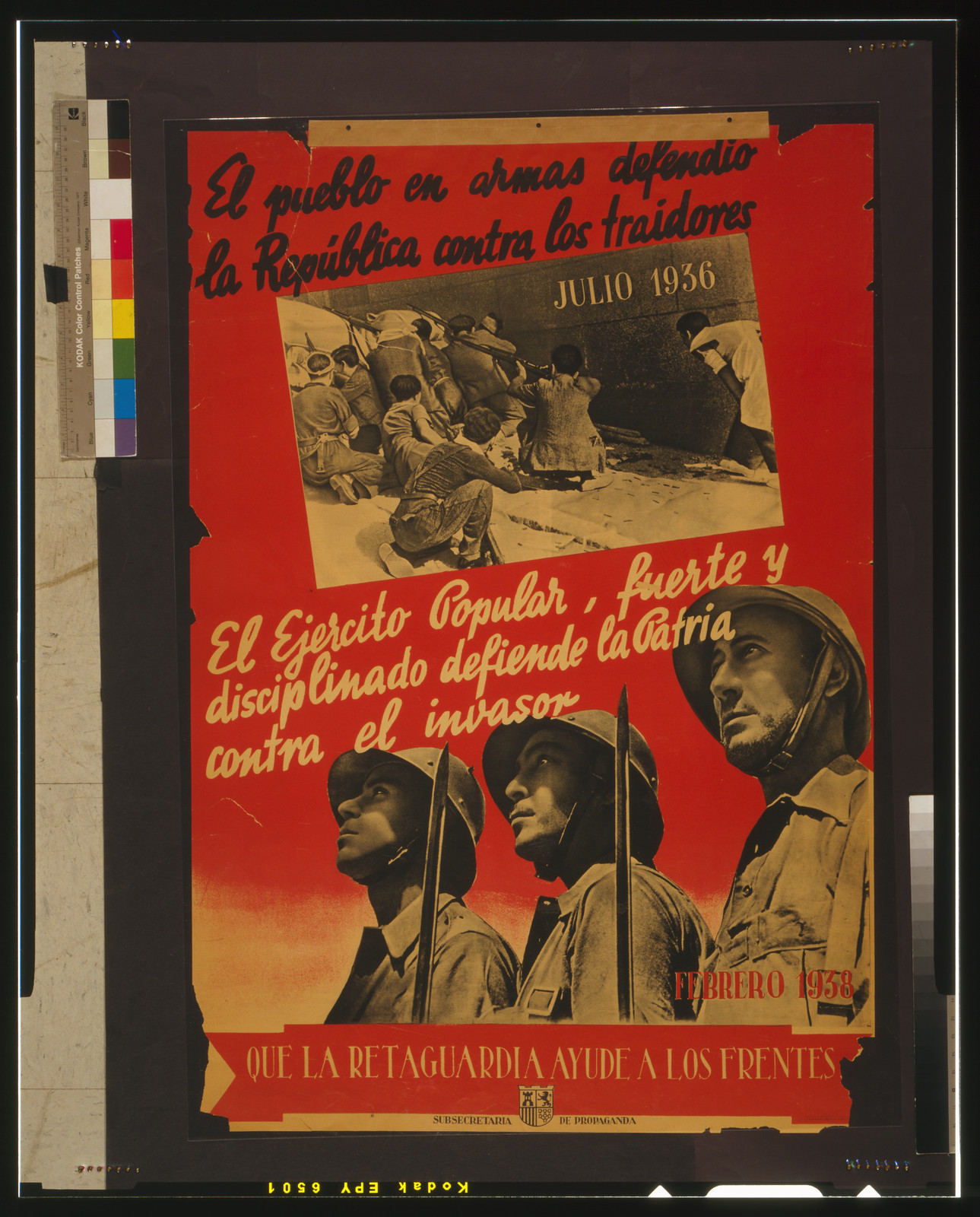 El pueblo en armas defendió la republica contra las traidores. El ejercito popular, fuerte y disciplinado defiende la patria contra el invasor, [Spain] : Juventudes Socialistas Unificadas, [1938] — vintage poster