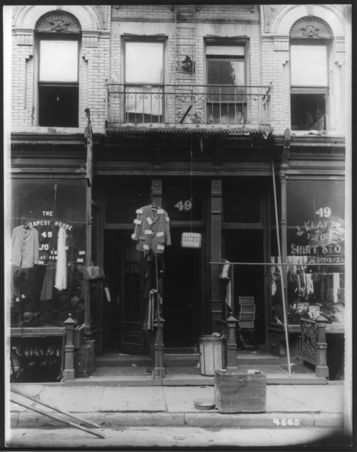 [New York City tenement homes], [between 1905 and 1910] — historic photograph