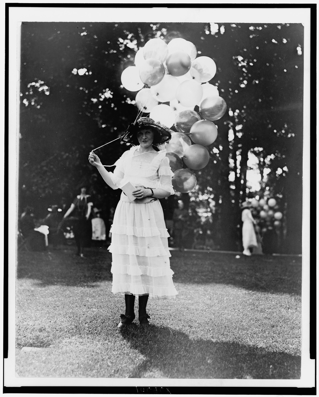 Mrs. Orme Thornberry, balloon girl at the Near East Relief Benefit Garden Fete], [between 1920 and 1930] — historic photograph