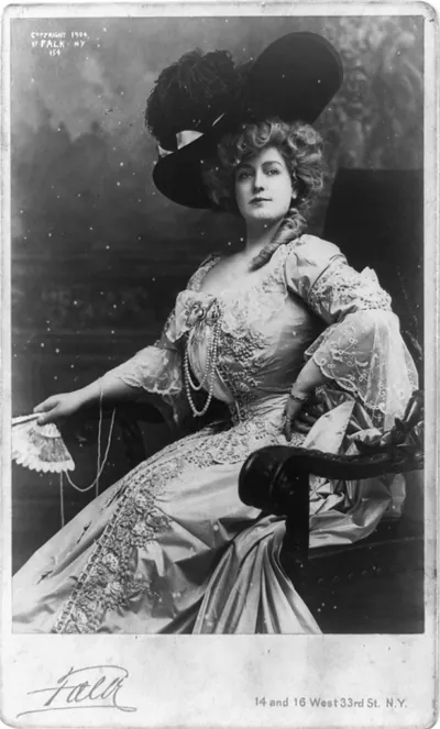 [Lillian Russell, three-quarter length portrait, facing left]
