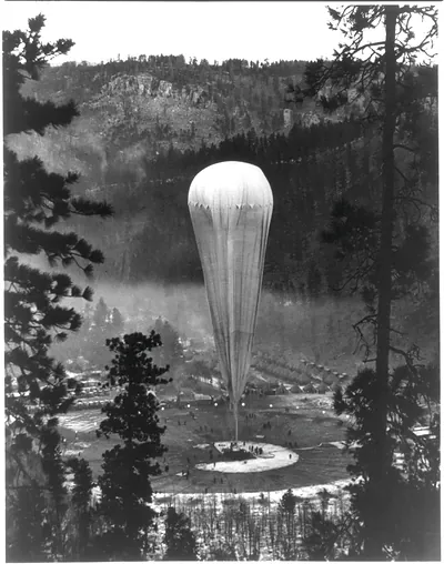 [Explorer II on the floor of the Stratobowl near Rapid City, South Dakota, 5 mins. before the ascent to the stratosphere by Capt. Albert Stevens and Capt. Orvil Anderson for the world altitude record]