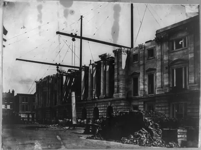 Raising a monolithic column. Genl. P.O. Building, north facade