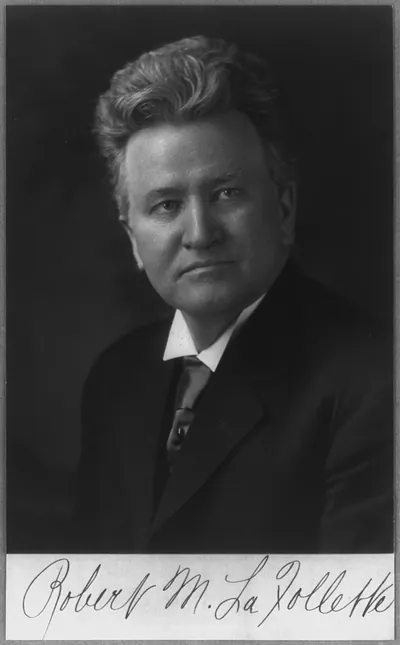 [Robert Marion LaFollette, 1855-1925, head and shoulders portrait, facing front]