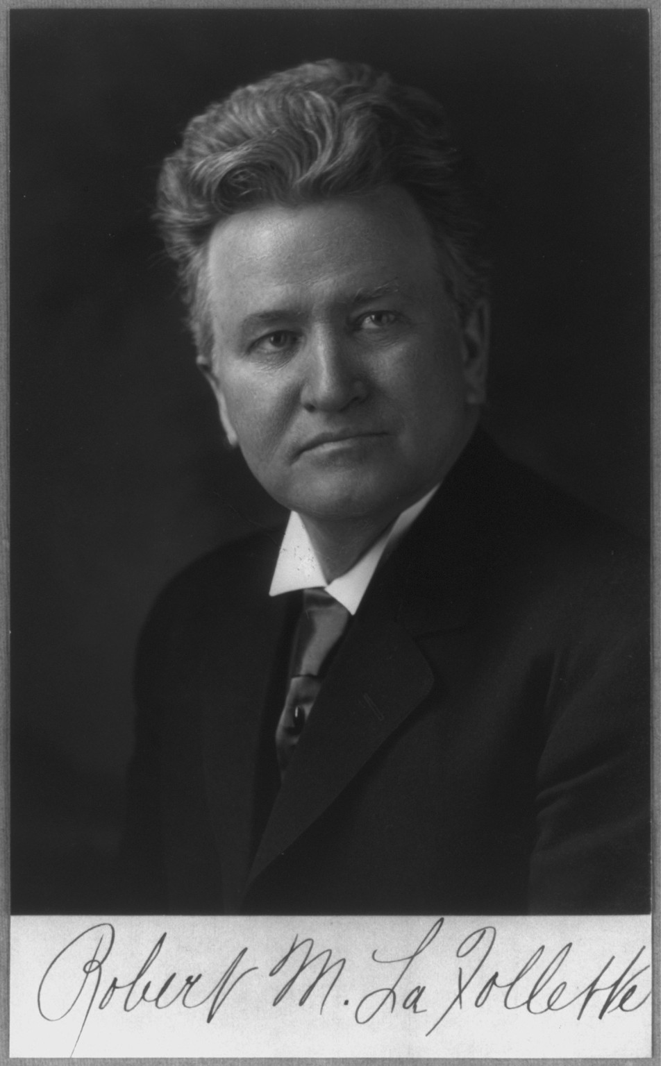 [Robert Marion LaFollette, 1855-1925, head and shoulders portrait, facing front] — historic photograph