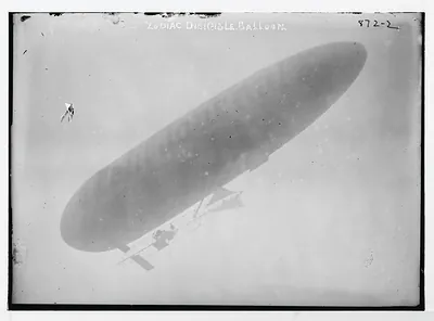 Zodiac dirigible balloon, in flight