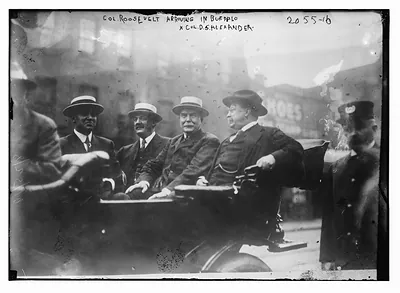Col. Roosevelt arriving in Buffalo. Col. D.S. Alexander