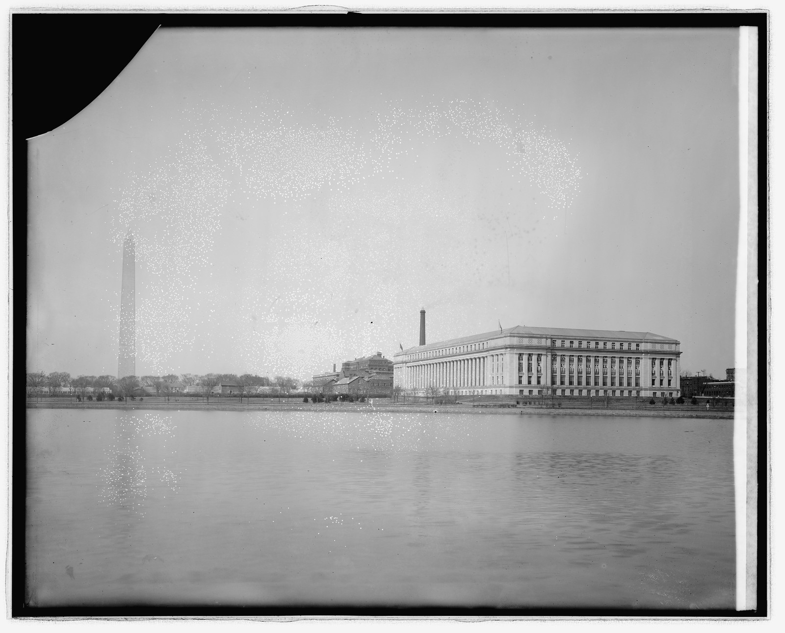 Bureau of Eng. & Ptg. [Potomac River, Washington Monument, Washington, D.C.], [between 1910 and 1926] — historic photograph