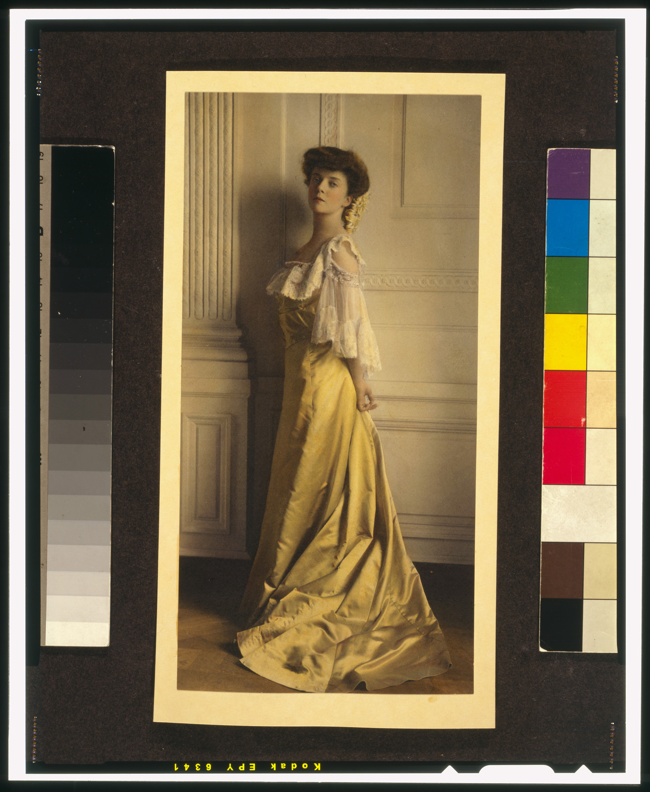 [Alice Roosevelt Longworth, full-length portrait, standing, facing left], 1903 — historic photograph