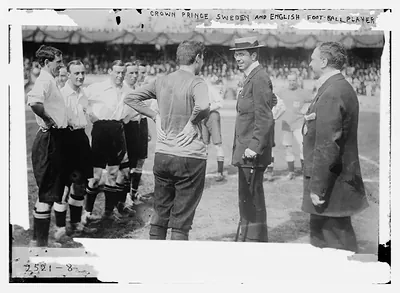 Crown Prince Seden and English football players