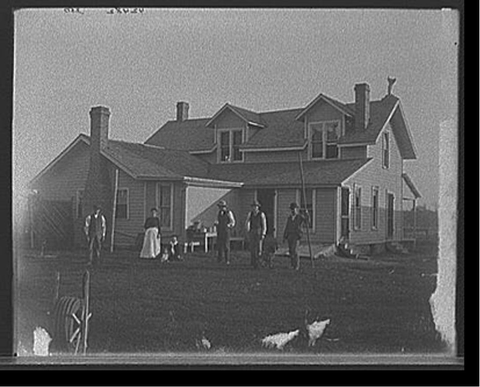 [The Farm house], [between 1900 and 1905] — historic photograph