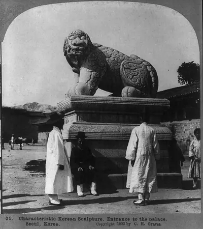 Characteristic Korean sculpture. Entrance to the palace, Seoul, Korea