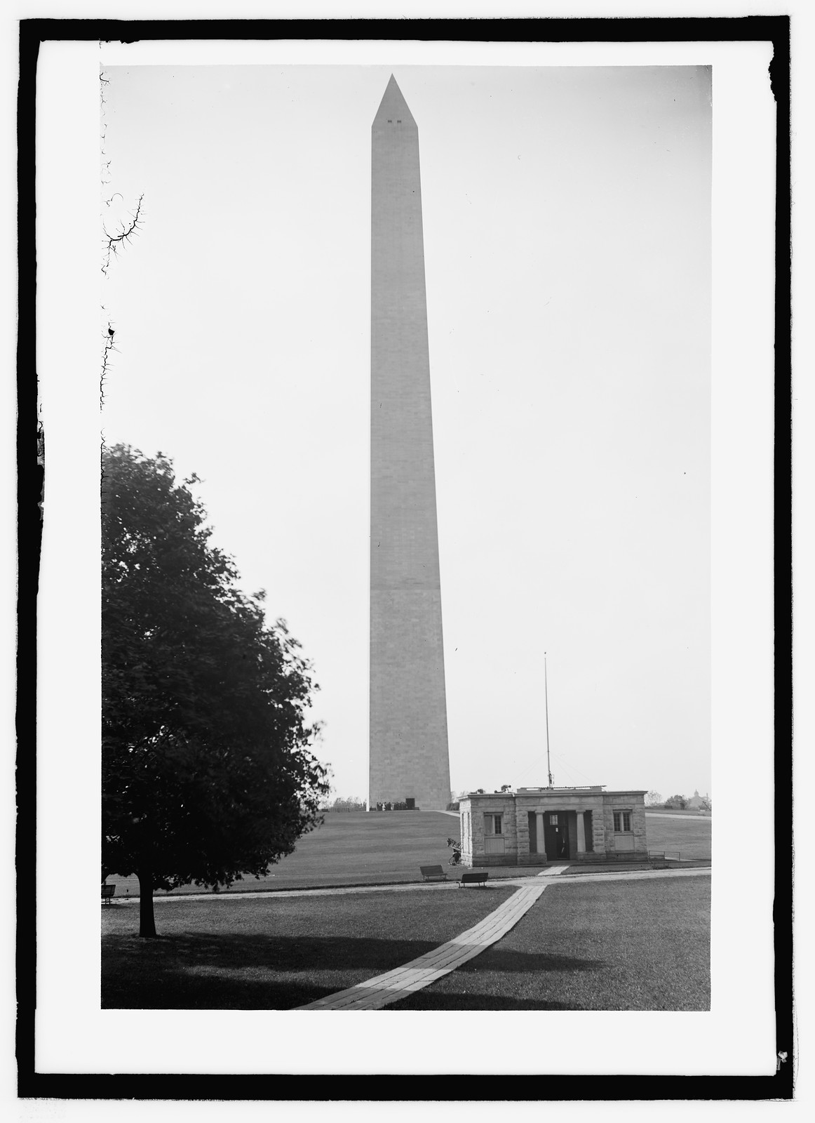 Wash. Monument, [between 1909 and 1923] — historic photograph