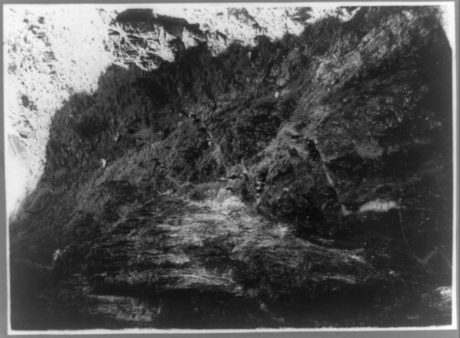 [Grand Canyon, Arizona: The Cork Screw, 4100 ft. below the river, with people coming down trail], c1907. — historic photograph