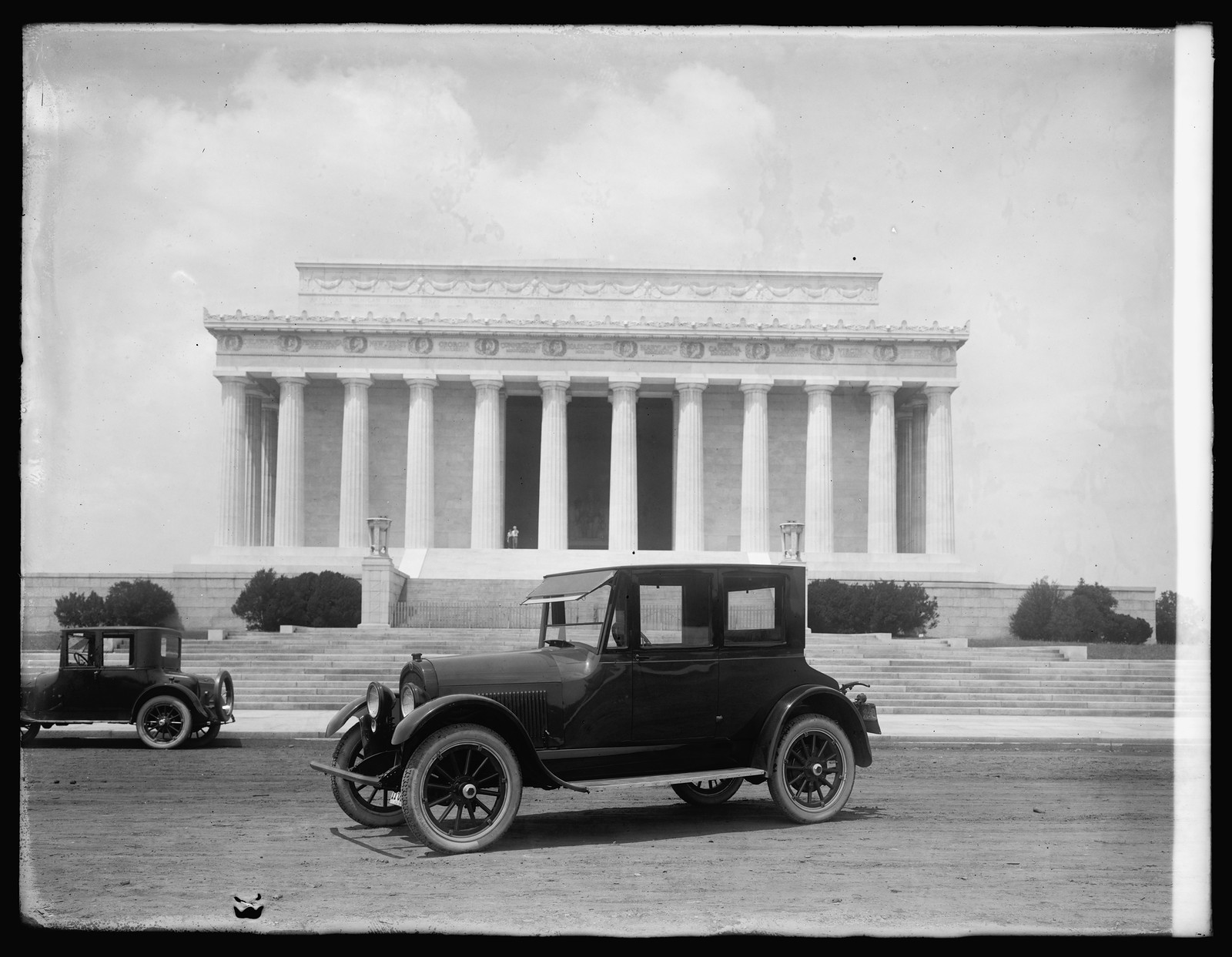 Wescott coupe [in front of Lincoln memorial, Washington, D.C.], [between 1920 and 1921] — historic photograph