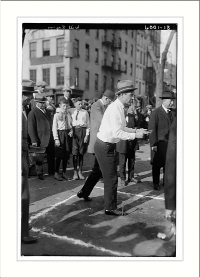 Will Rogers plays horse-shoes