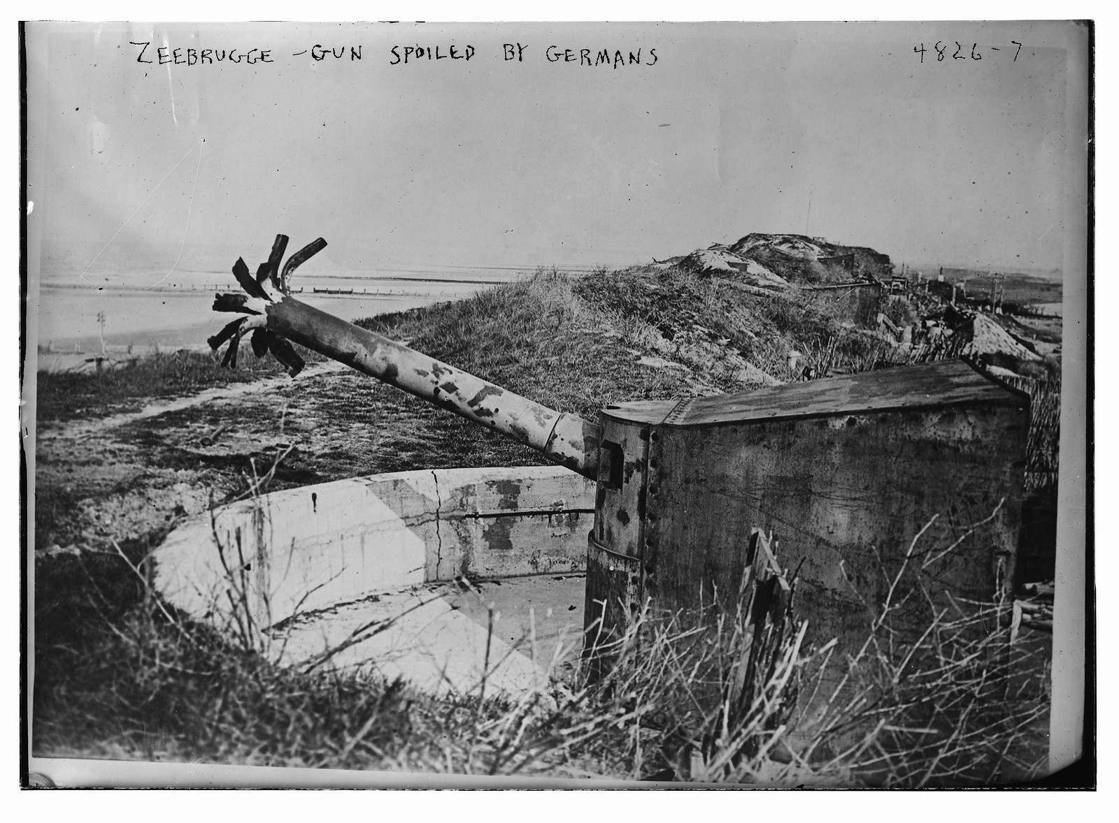 Zeebrugge -- gun spoiled by Gers., n/a — historic photograph