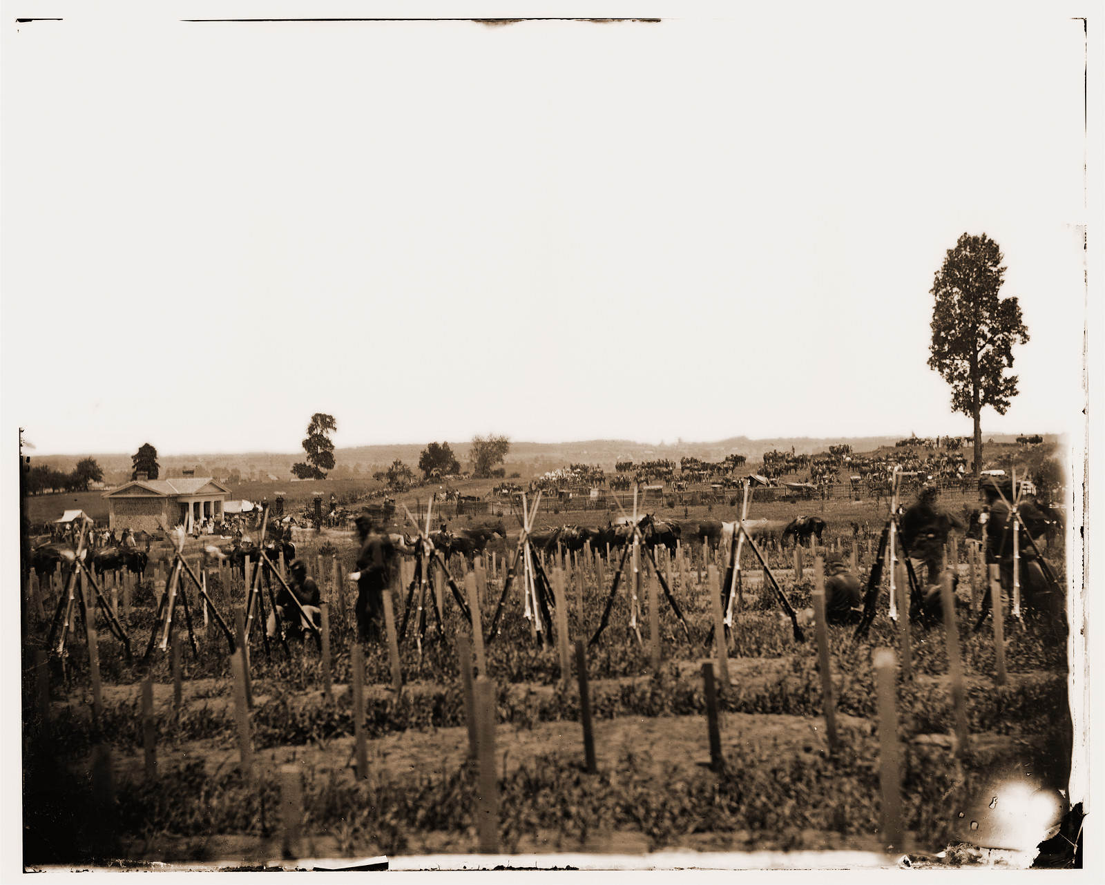 Gettysburg Pennsylvania. Battery B. (Robertsons) 2d U.S. Artillery, 1865 — historic photograph