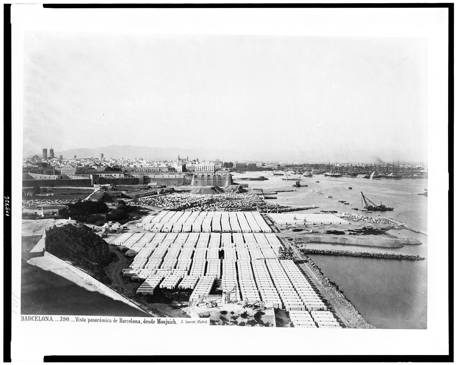 Barcelona. Vista panoràmica de Barcelona, desde Monjuich / J. Laurent., [between 1860 and 1880] — historic photograph