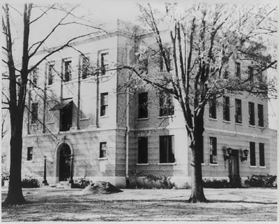 [Arkansas courthouses]: De Queen, Sevier Co.