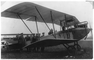 [Unsere erste Maschine vor dem Start zum Argonnenflug 22.XII.1914]