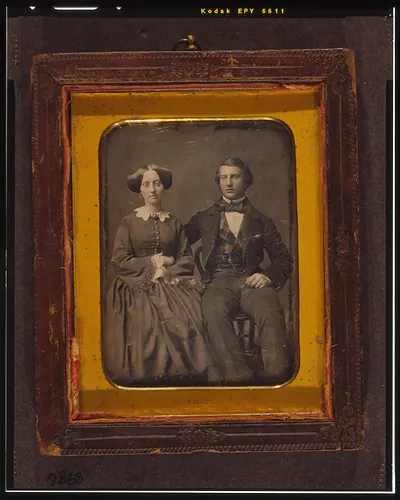 [Unidentified man and woman, full-length portrait, seated]