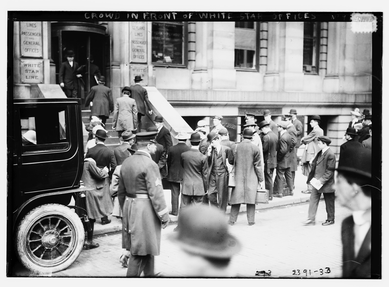 Crowd in front of White Star offices, n/a — historic photograph