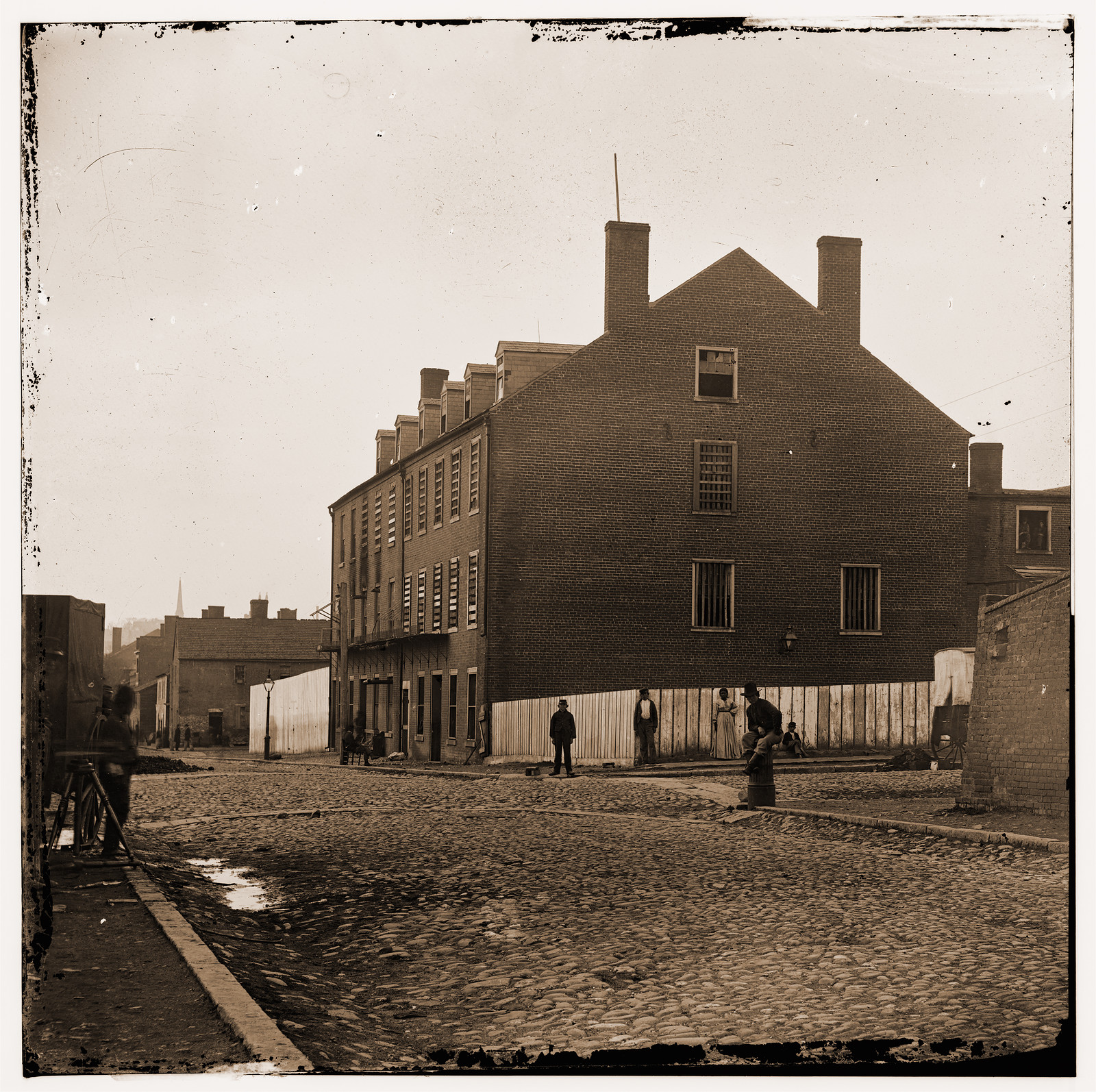 Richmond Virginia. Castle Thunder. (Cary Street) (Converted tobacco warehouse for p, 1865 — historic photograph