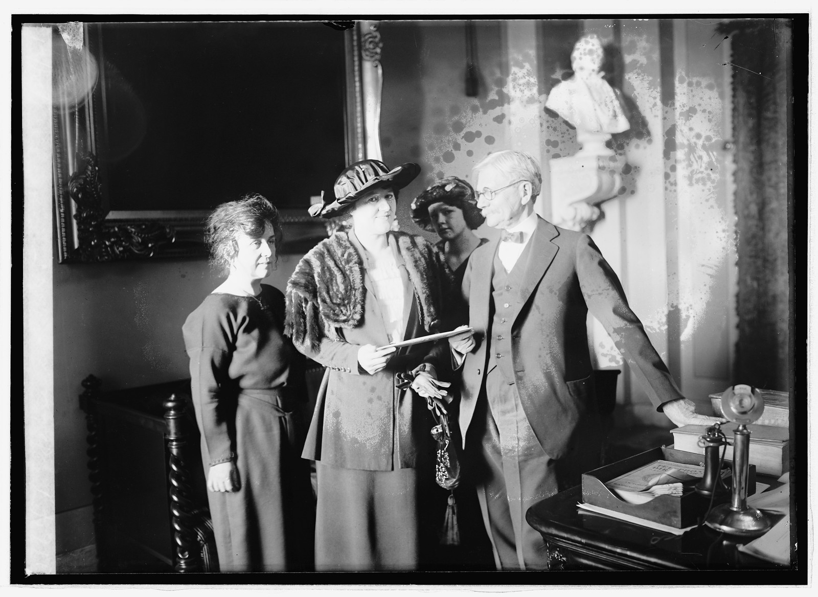 [Mrs. Thos. D. Schall, Mrs. Eugene Drendome & Vice Pres. delivering the electorial vote, [1921 January 24] — historic photograph