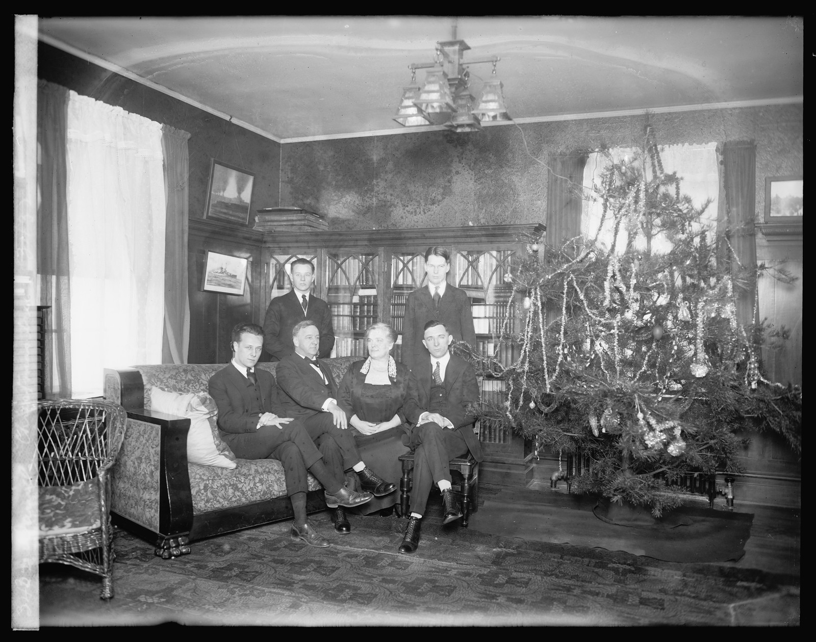 Daniels Christmas tree, [1919], [1919] — historic photograph