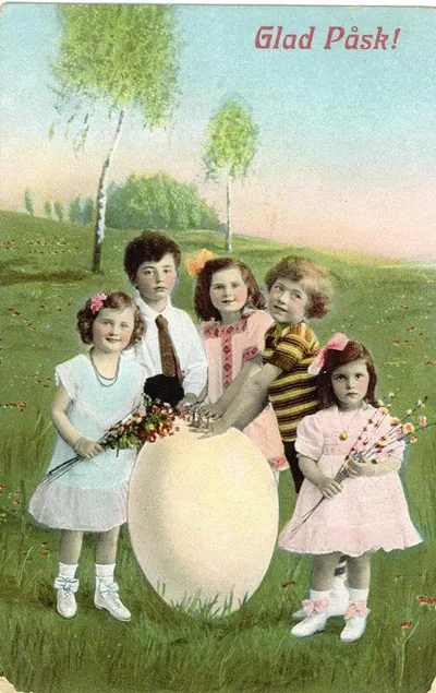 Glad Påsk! Easter postcard with children and a large egg