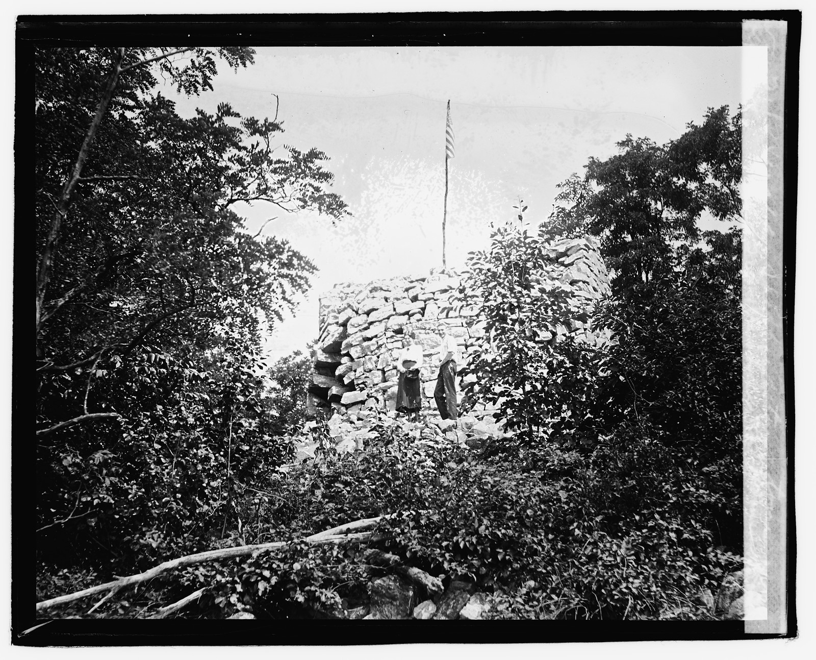 Herald Sheperdstown Tour, Geo. Washington Monument, [1920] — historic photograph